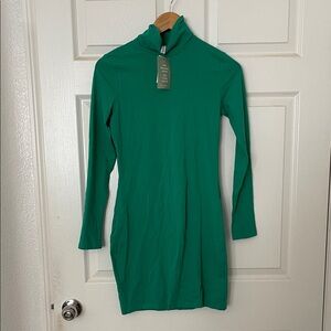 New NWT H&M divided Kelly green turtleneck fitted bodycon dress M